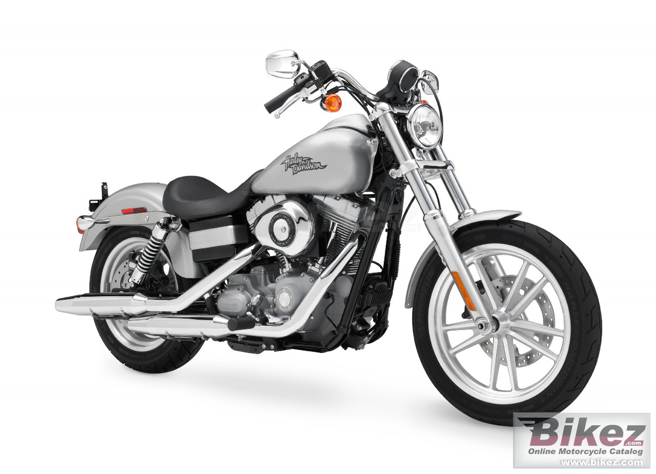 Big Harley-Davidson fxd dyna super glide picture and wallpaper from Bikez.com